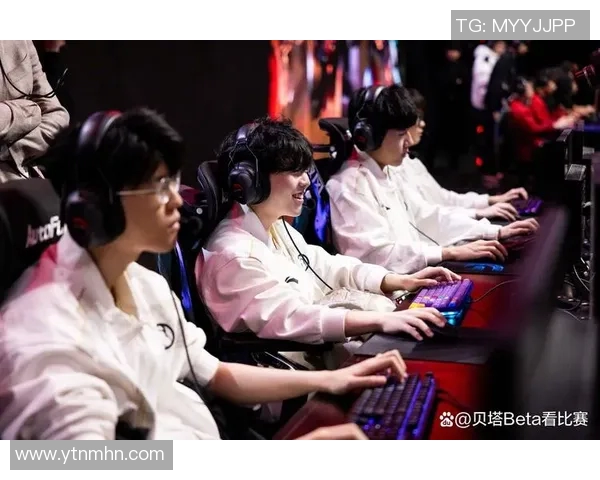 赛后分析：TES与FPX在团队协作中的优劣势对比与启示