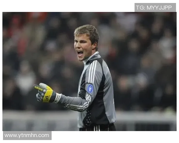 诺伊尔：从门线到传奇的足球之路与不屈精神的完美结合