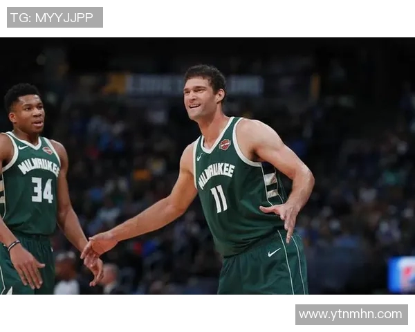 布鲁克洛佩斯：从篮球新星到NBA传奇的成长之路与辉煌成就