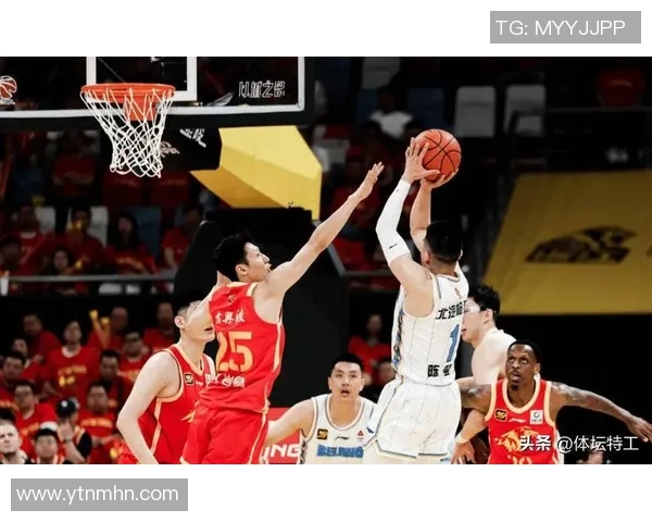 赵岩昊在篮球场上的成长历程与未来发展潜力分析